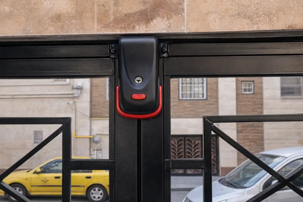 قفل برقی درب پارکینگ